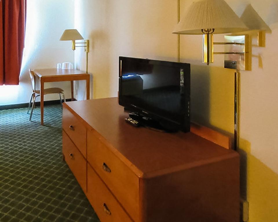 Econo Lodge Inn & Suites จอห์นสันซิตี ภายนอก รูปภาพ