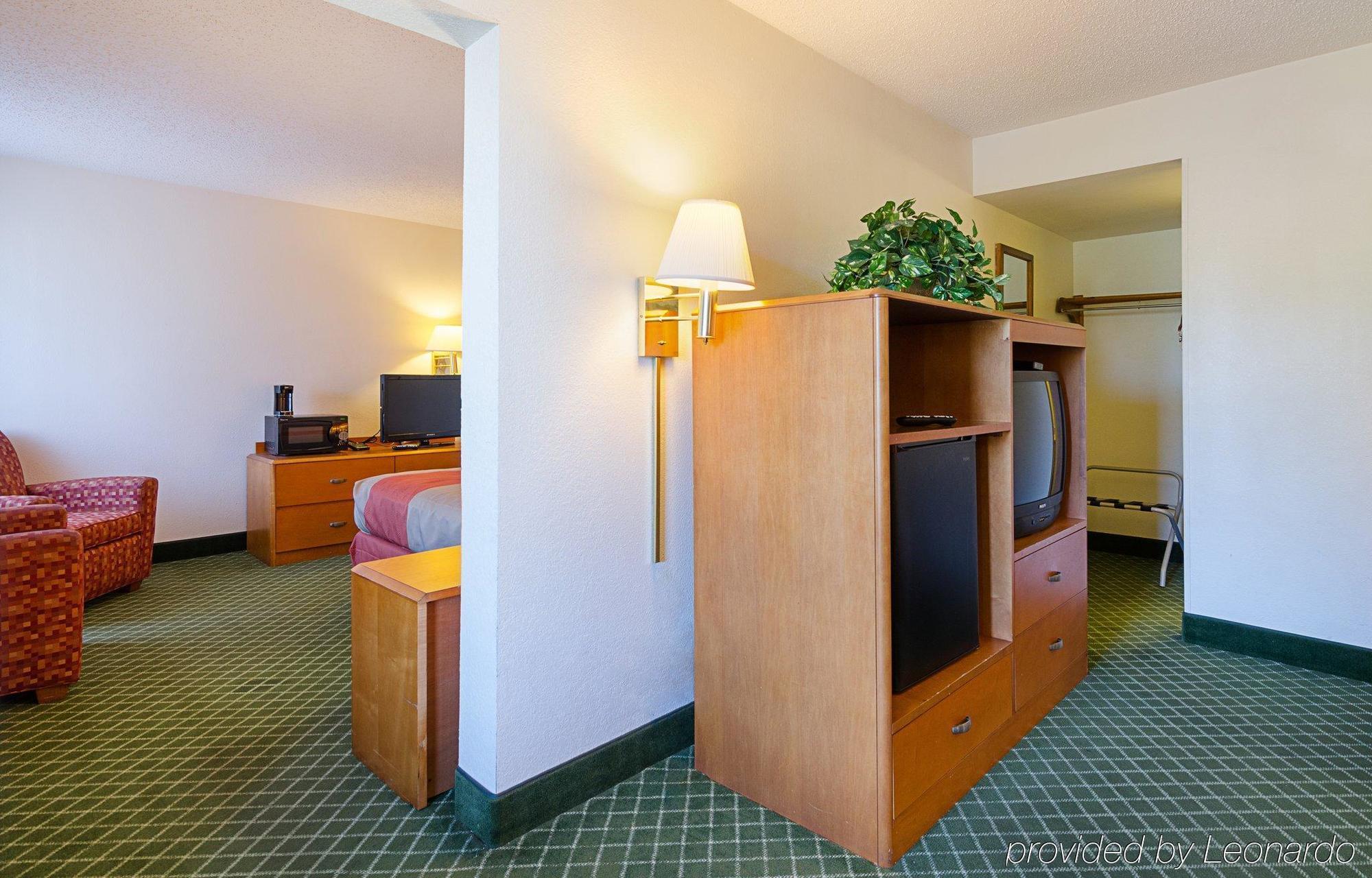 Econo Lodge Inn & Suites จอห์นสันซิตี ภายนอก รูปภาพ