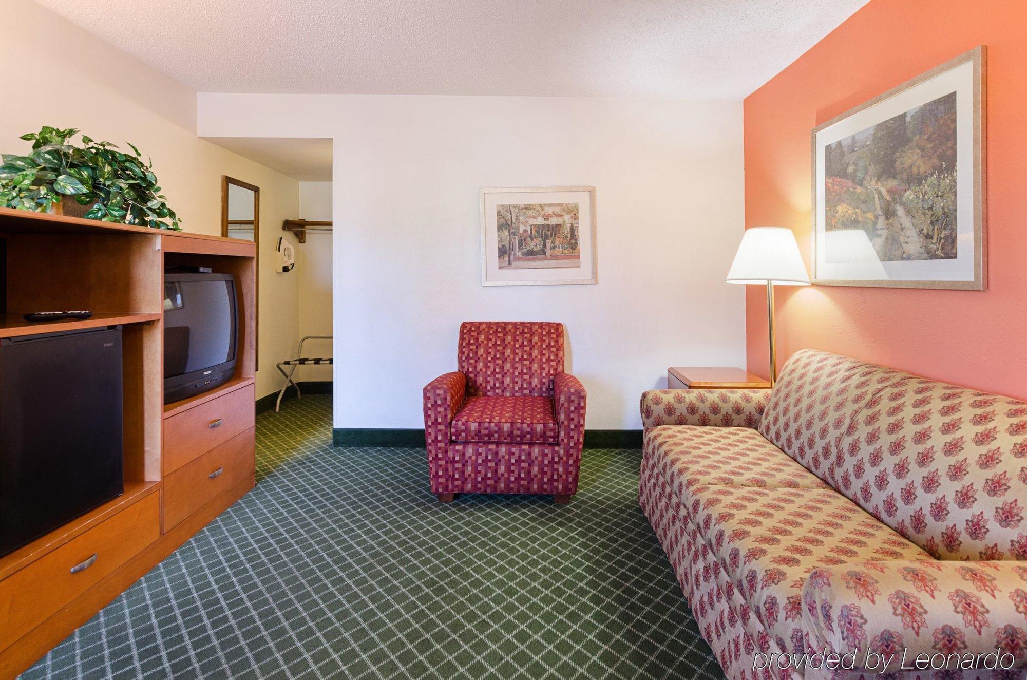 Econo Lodge Inn & Suites จอห์นสันซิตี ภายนอก รูปภาพ