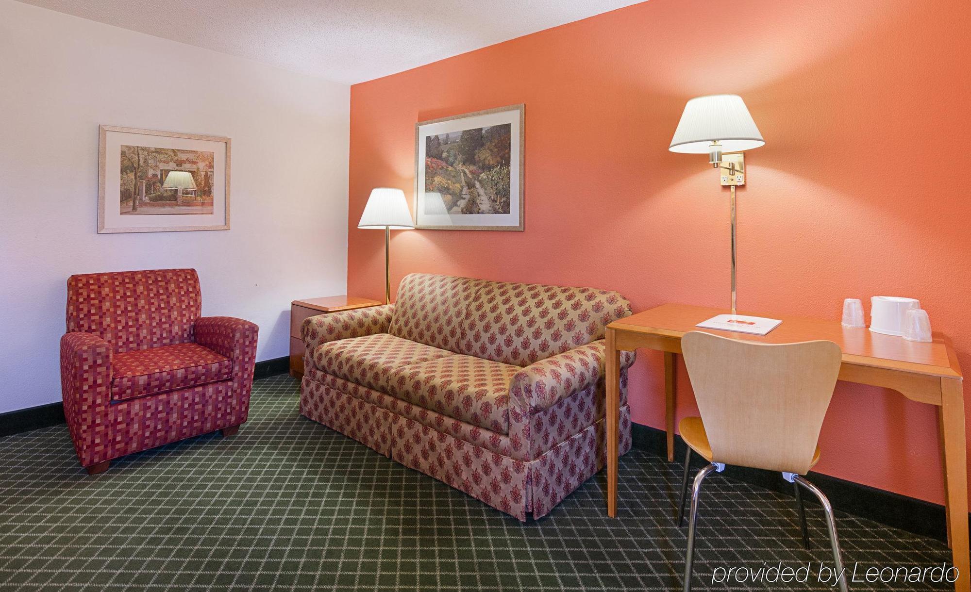 Econo Lodge Inn & Suites จอห์นสันซิตี ภายนอก รูปภาพ