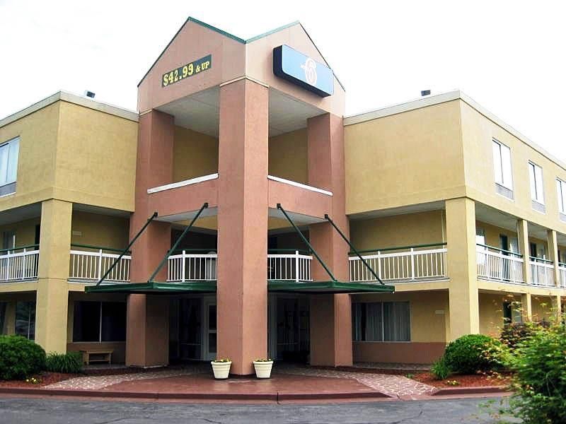 Econo Lodge Inn & Suites จอห์นสันซิตี ภายนอก รูปภาพ