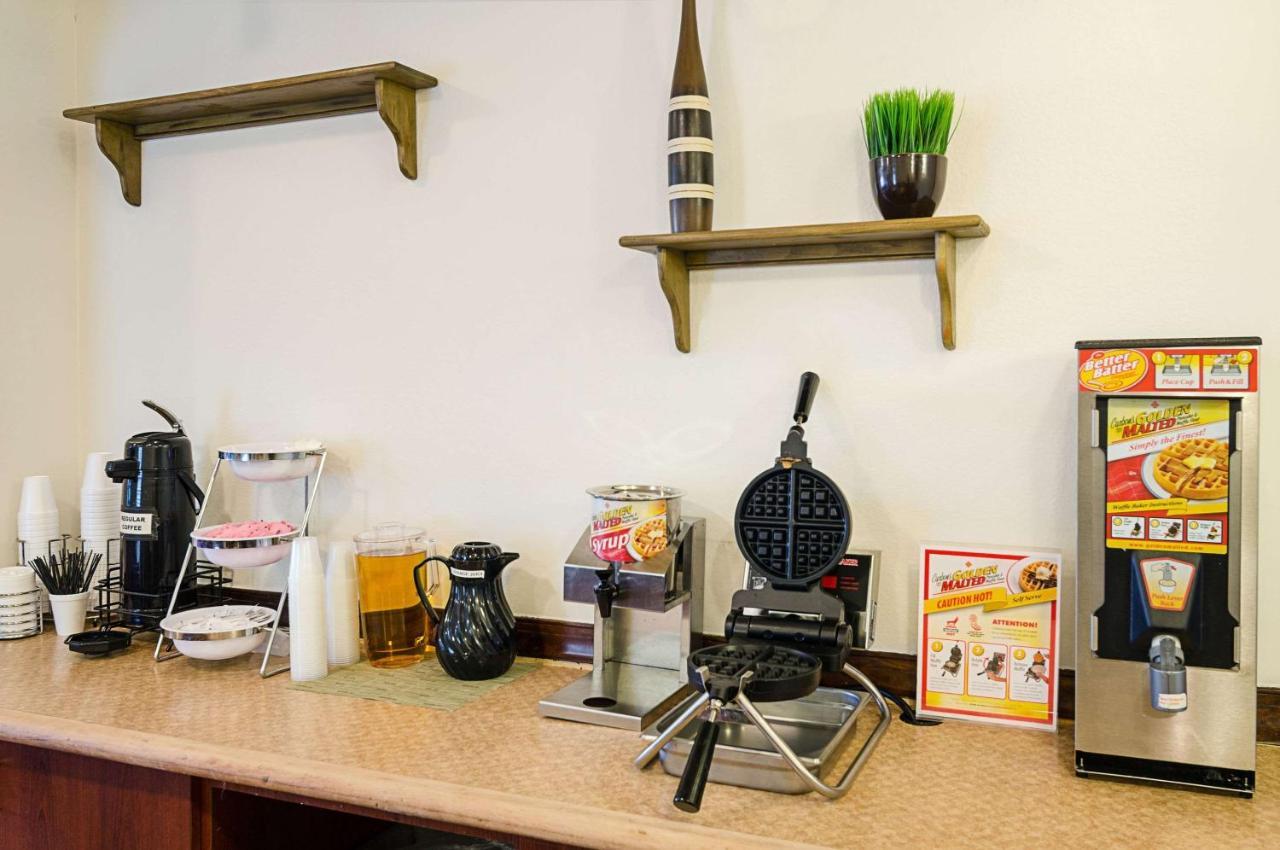 Econo Lodge Inn & Suites จอห์นสันซิตี ภายนอก รูปภาพ
