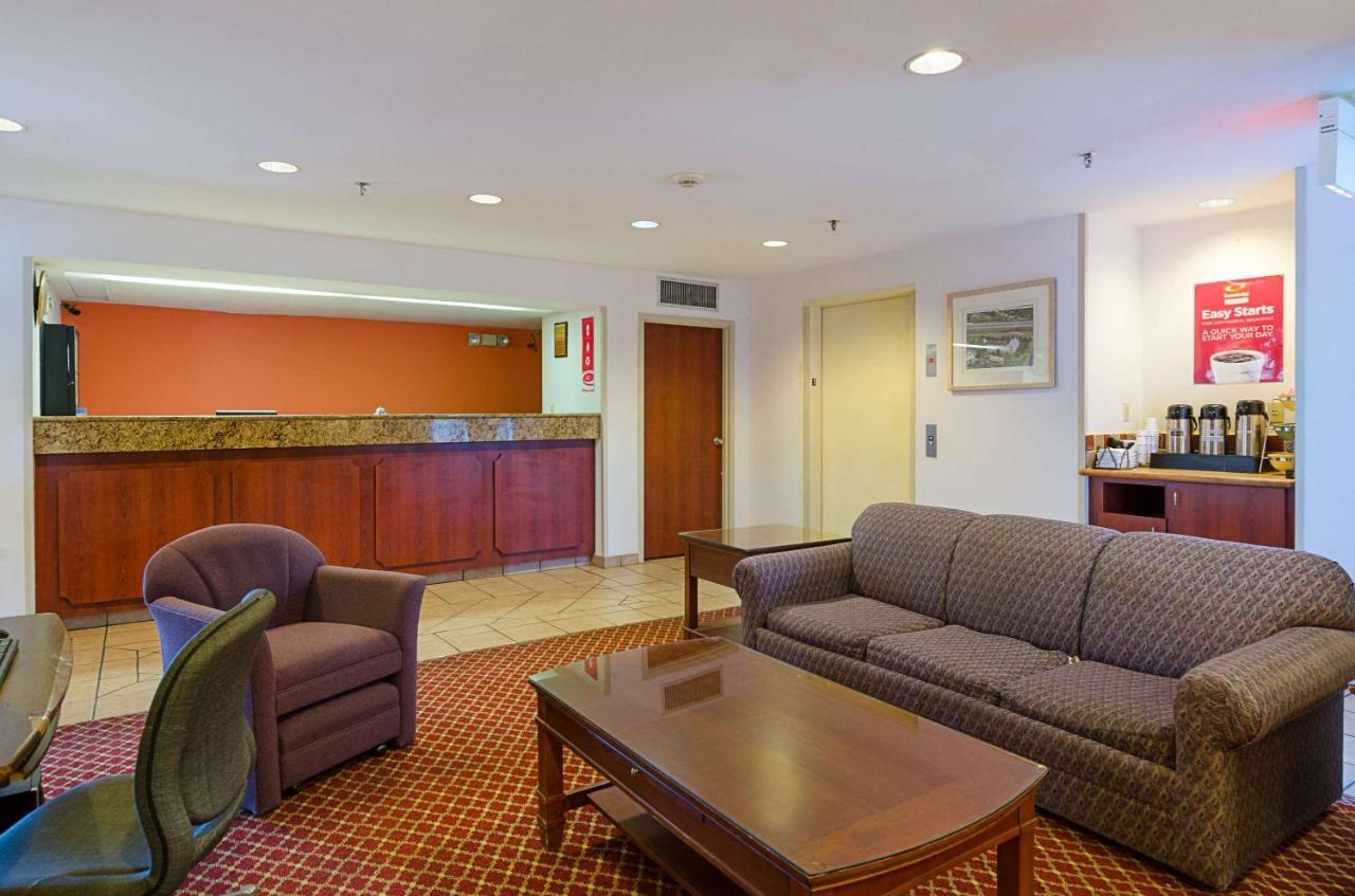 Econo Lodge Inn & Suites จอห์นสันซิตี ภายนอก รูปภาพ